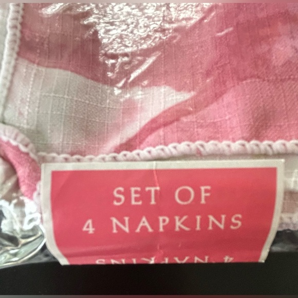 Maui Tea Rose Set of 4 Dinner Napkins Pink Green White Square - Picture 5 of 6